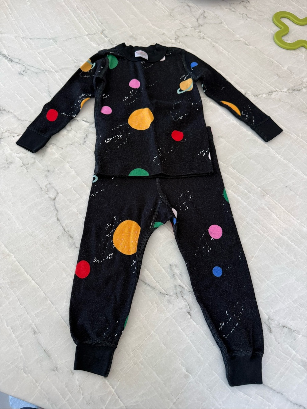 Hanna Andersson Black Pajama Set with Multicolor Polka Dots